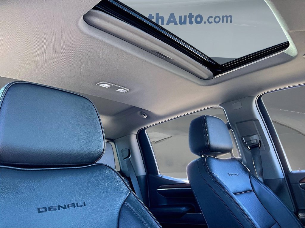 Used 2023 White GMC Denali image 30