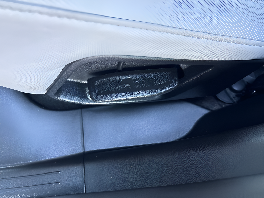 Certified Used 2025 Green Hyundai SEL image 38