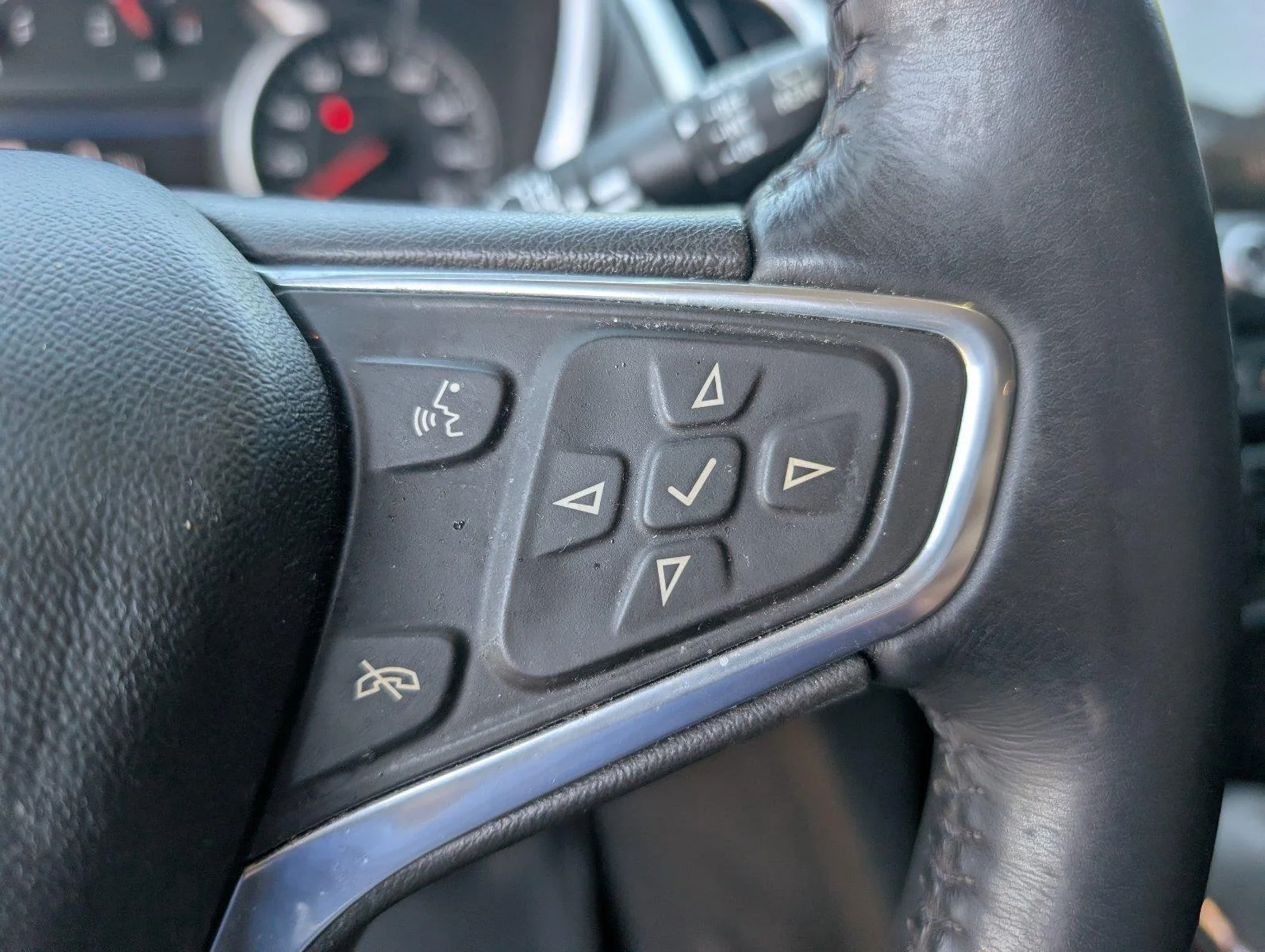 Used 2022 Iron Gray Metallic Chevrolet Premier image 24