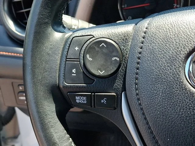 Used 2018 White Toyota SE image 22