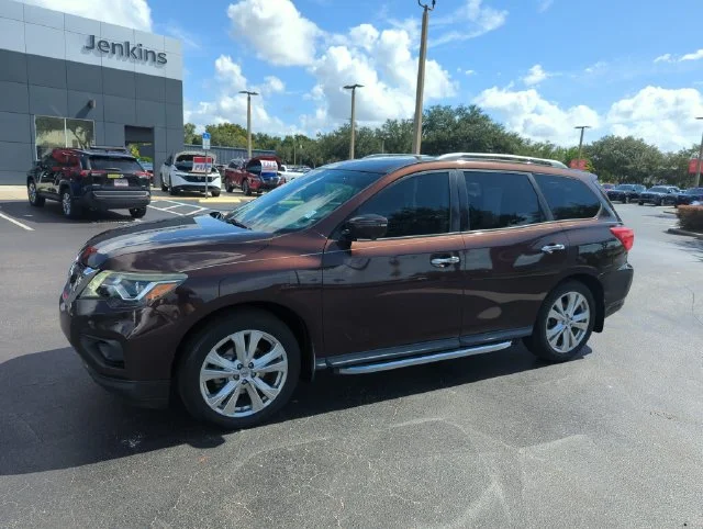 Used 2019 Brown Nissan SL image 13