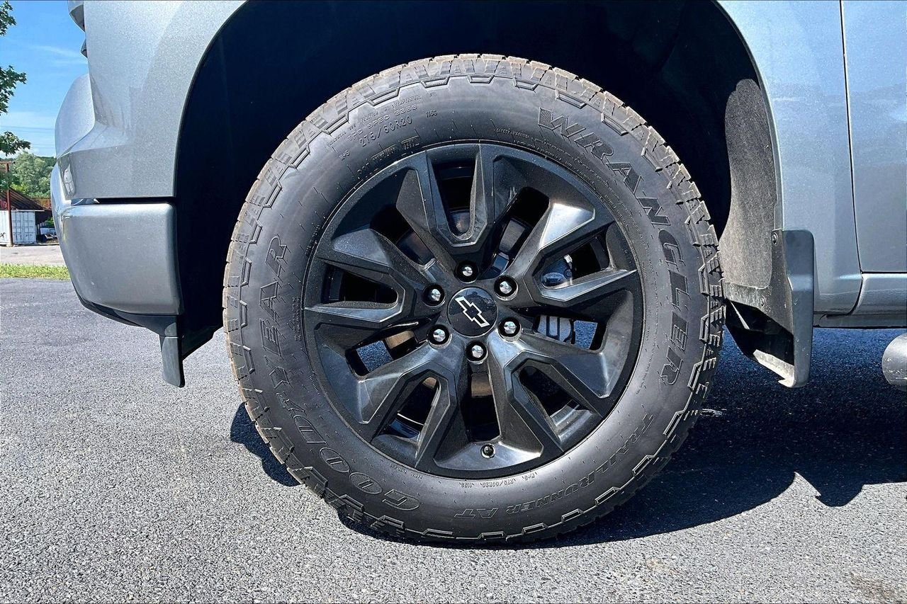 Used 2024 Sterling Gray Metallic Chevrolet 4WD Crew Cab Short Bed RST image 2