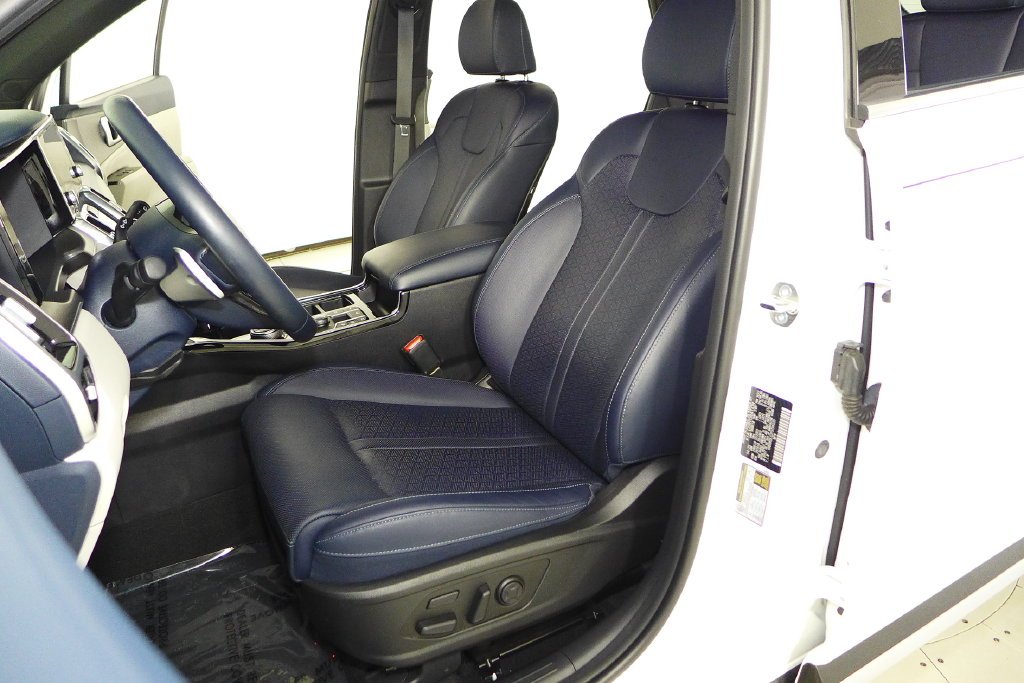 Used 2023 Snow White Pearl Kia SX Prestige image 21