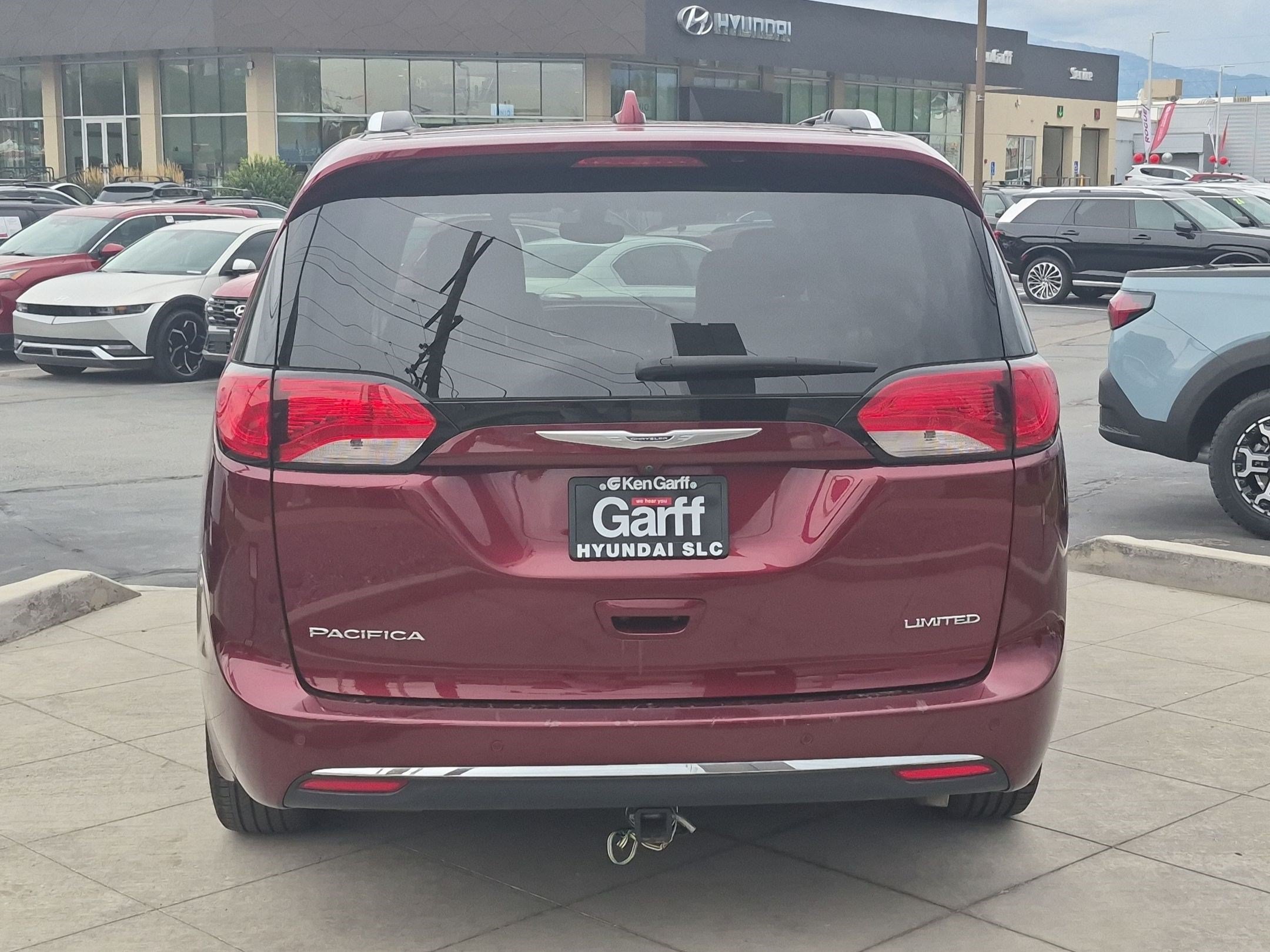 Used 2017 Velvet Red Pearlcoat Chrysler Limited image 4