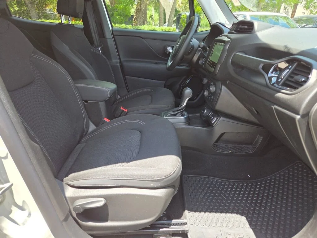 Certified Used 2023 Alpine White Clearcoat Jeep Altitude image 10