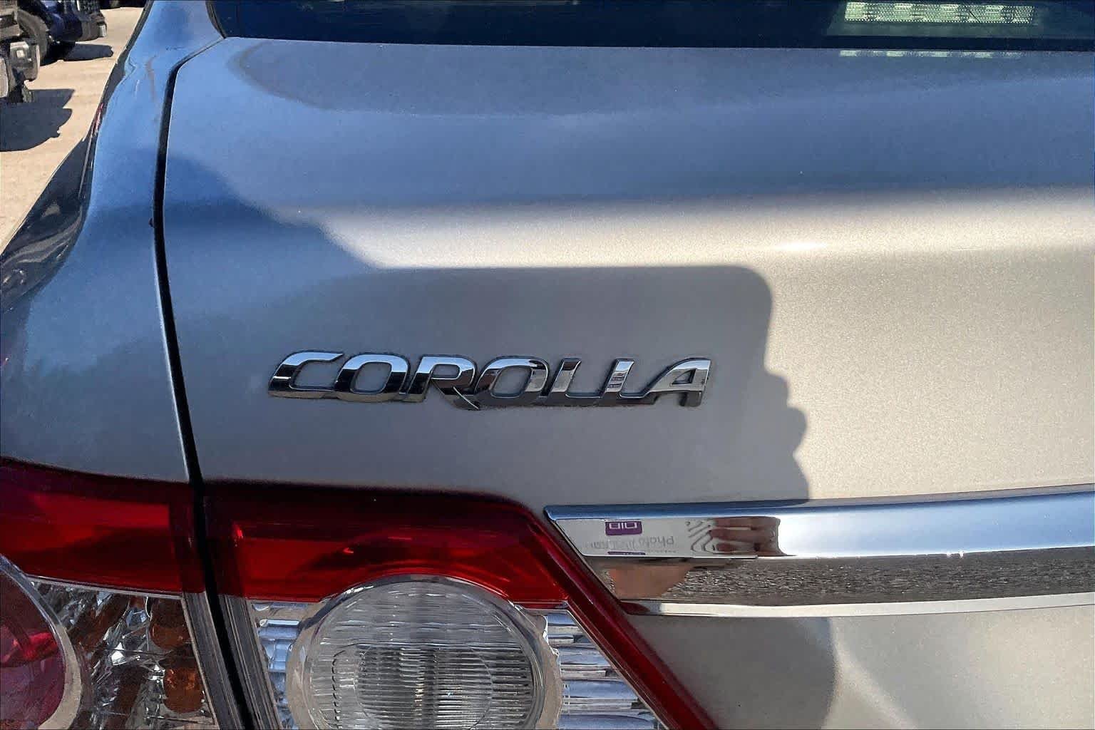 Used 2011 Classic Silver Metallic Toyota LE image 29