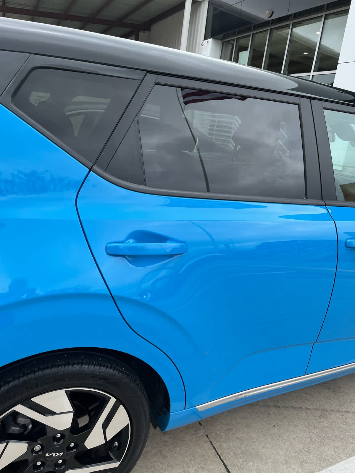 Used 2024 Surf Blue w/Black Roof Kia GT-Line image 10