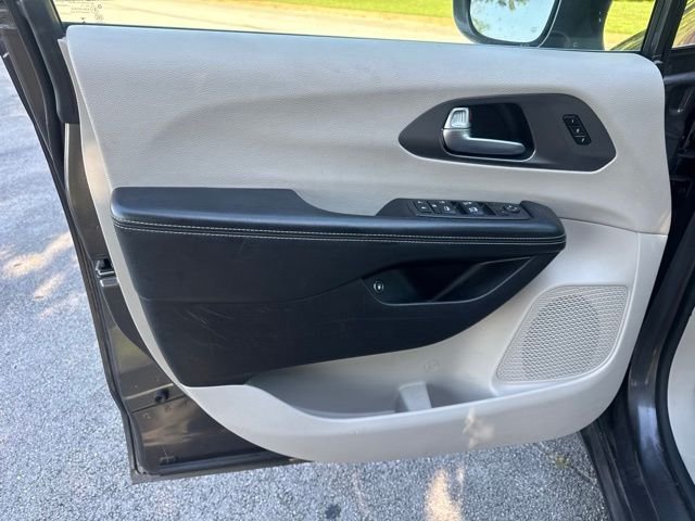 Used 2021 Gray Chrysler Touring L image 16