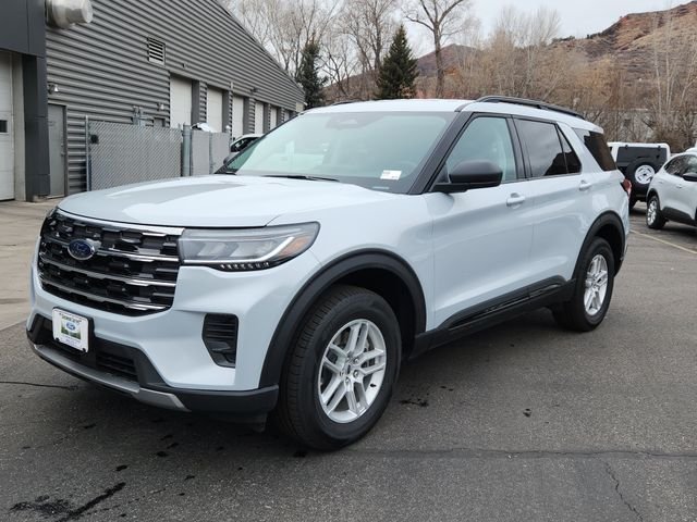 New 2026 Space White Metallic Ford Active image 5
