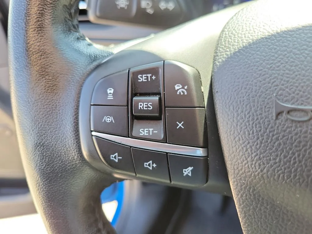 Used 2020  Ford Titanium Hybrid image 25