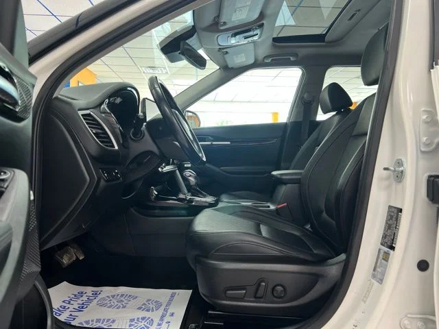 Used 2021 White Kia SX image 19