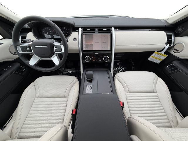 New 2026 Eiger Grey Land Rover S image 12