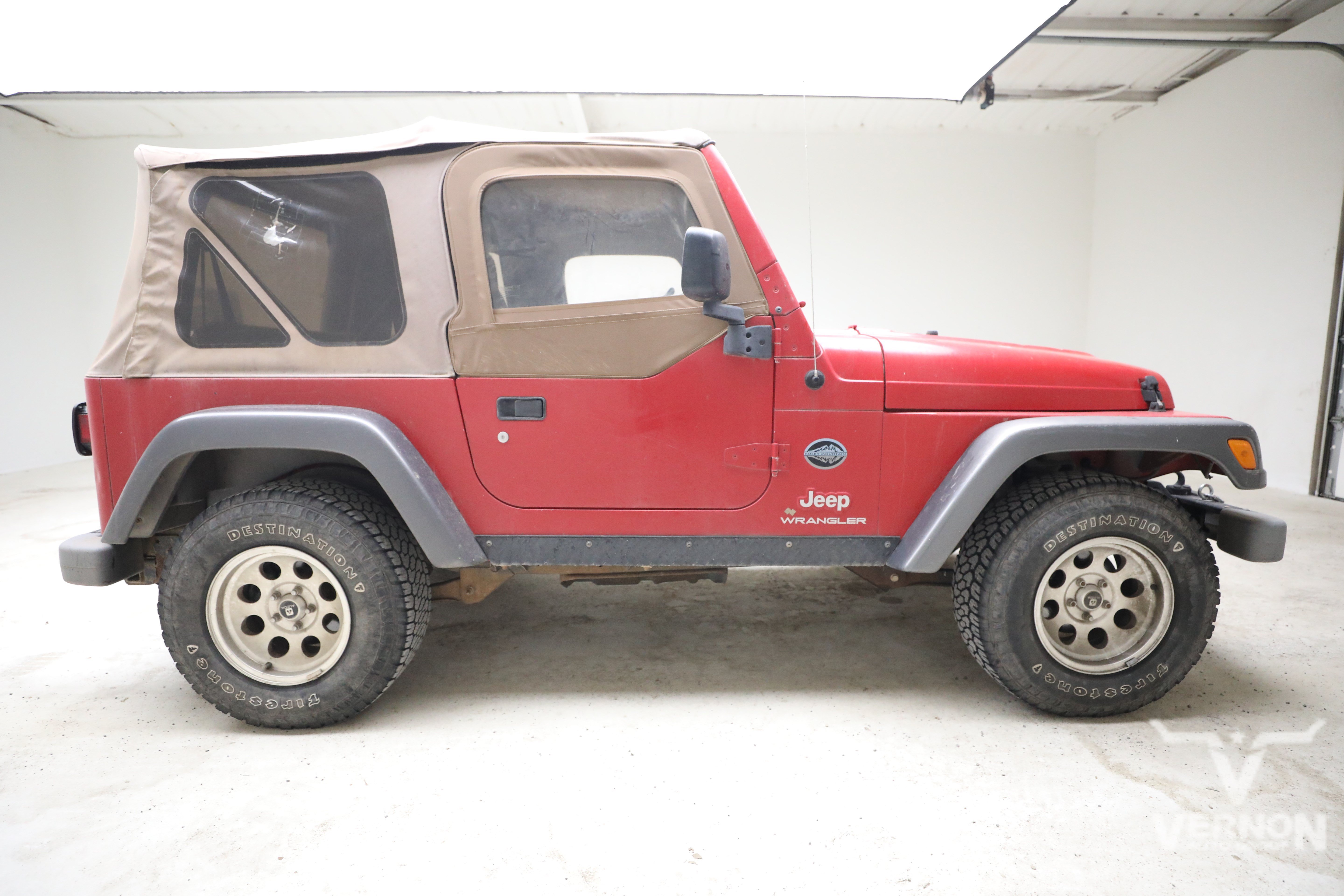Used 2004 Flame Red Jeep Y image 6