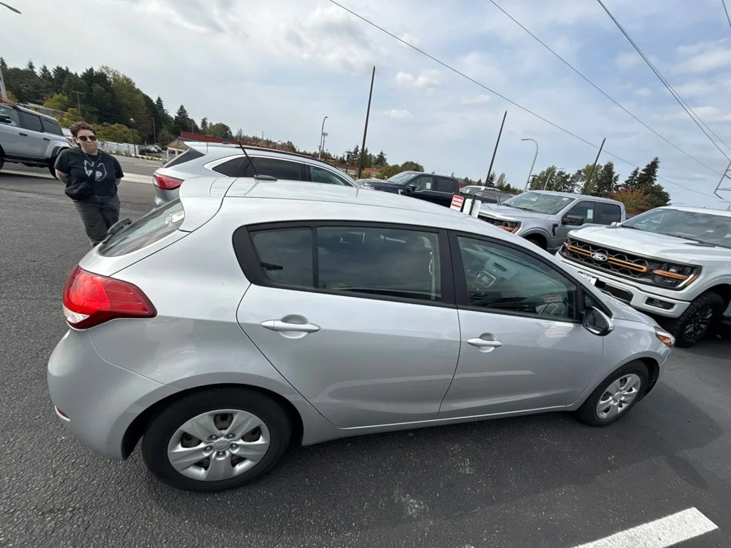 Used 2017 Silky Silver Kia LX image 6