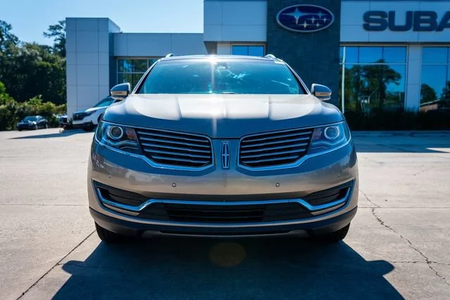 Used 2016 Luxe Metallic Lincoln Reserve image 12