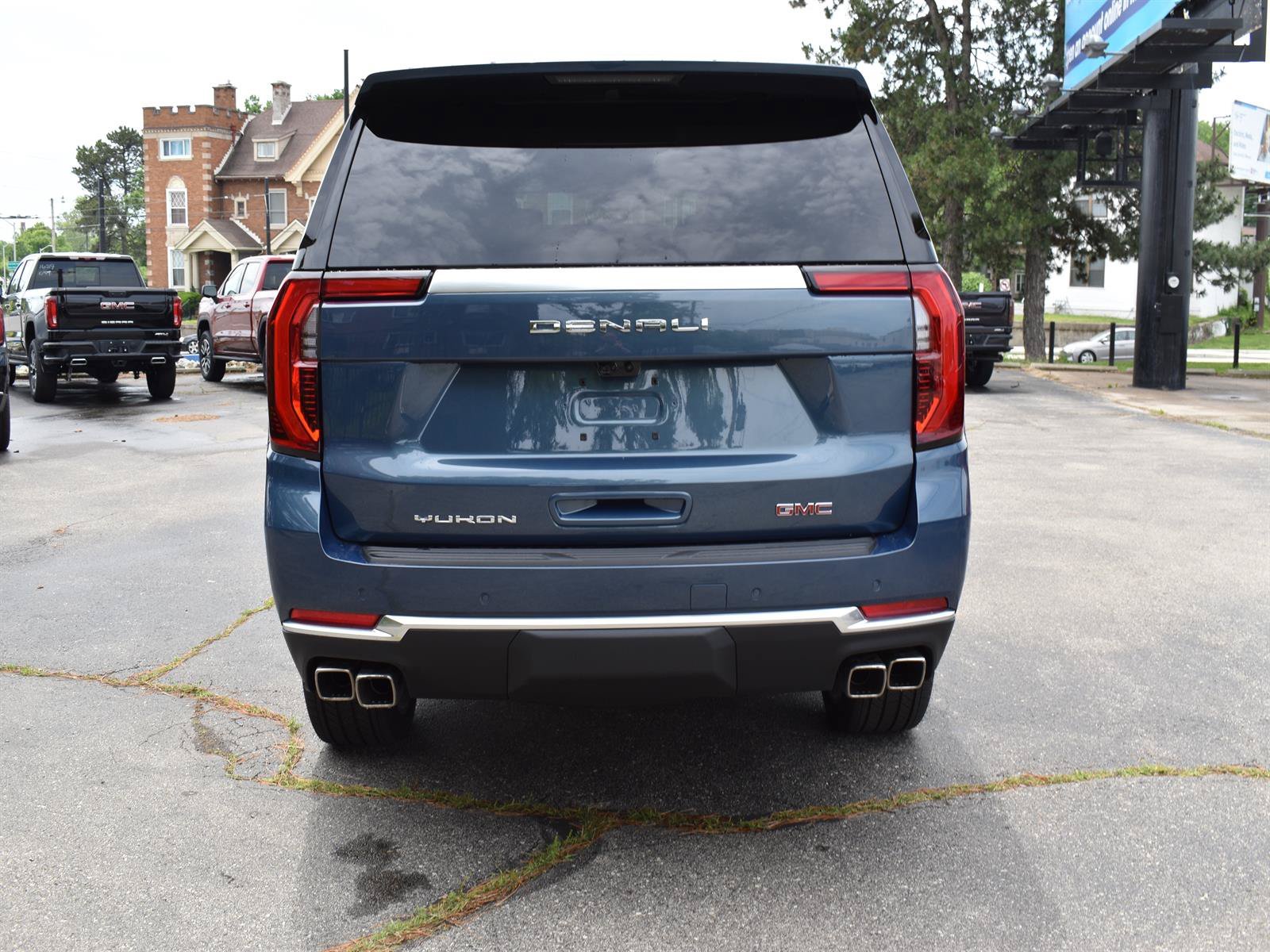 2026 GMC Yukon Denali - Photo 10