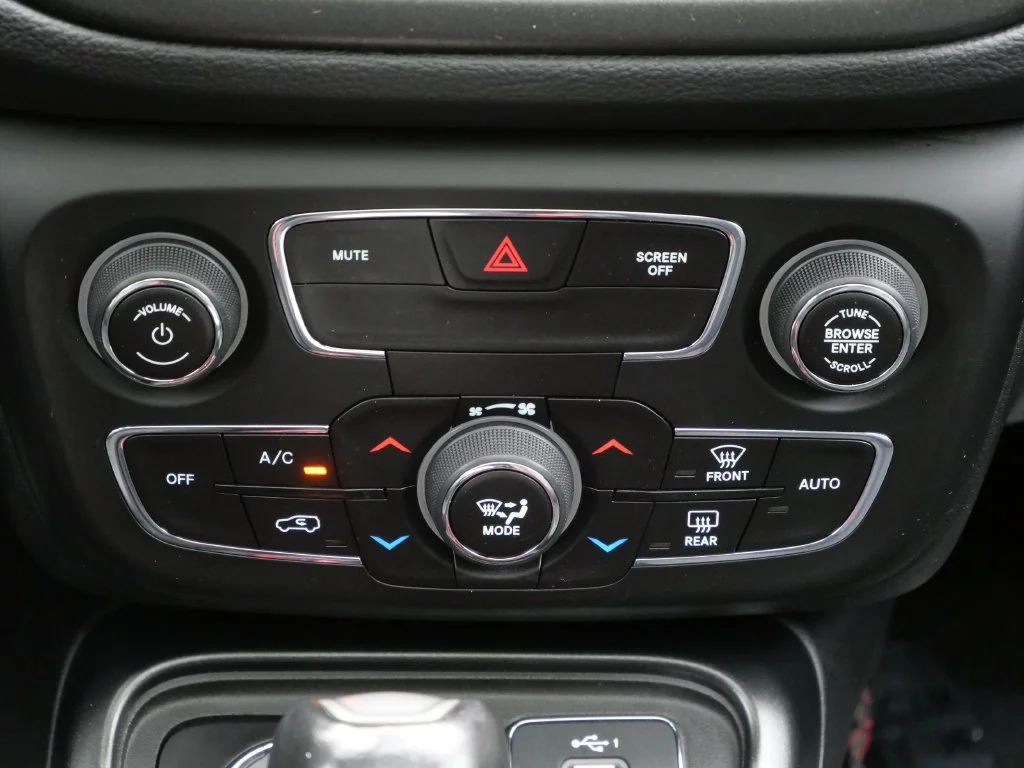 Used 2019 Orange Jeep Trailhawk image 17