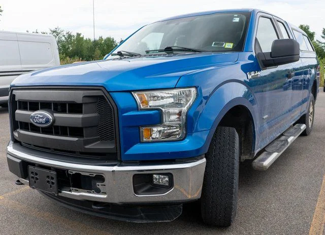 Used 2016 Blue Ford XL image 1