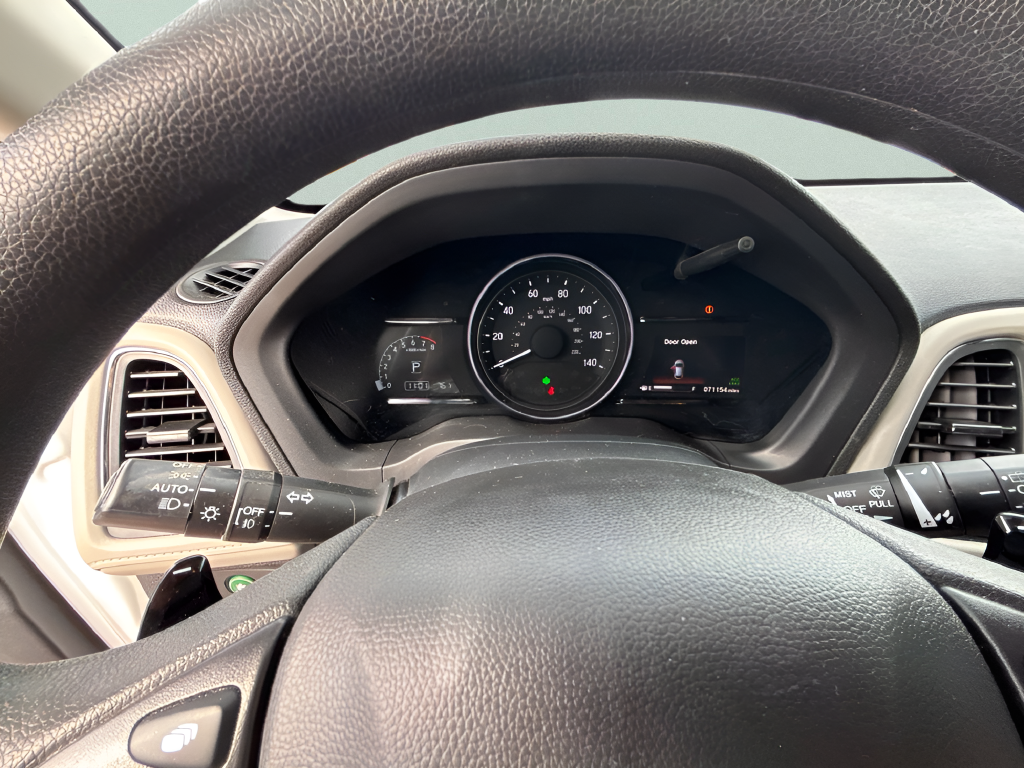 Used 2022 White Honda EX image 28
