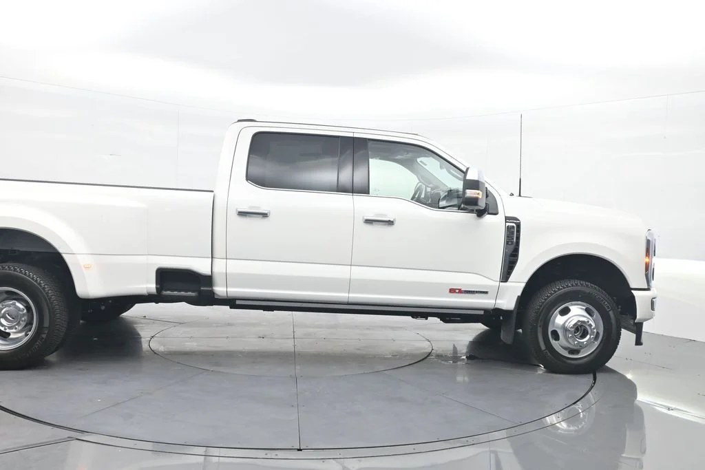 New 2026 Star White Metallic Tri-Coat Ford F-350® Platinum® image 6
