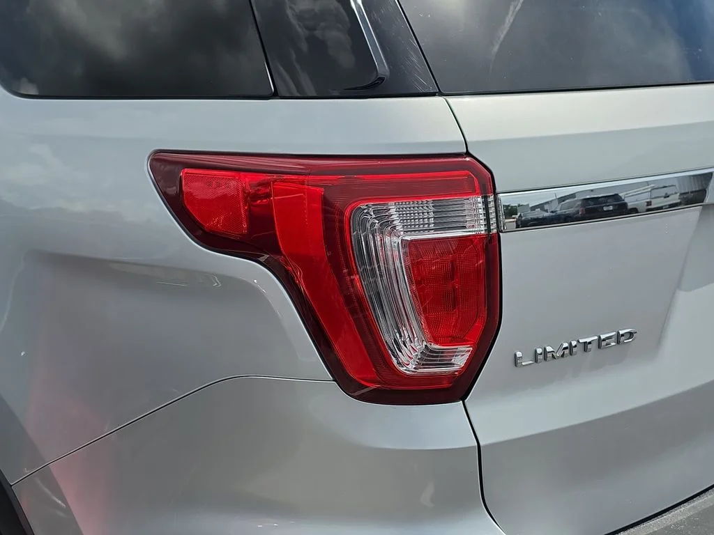 Used 2017 Silver Ford Limited image 13
