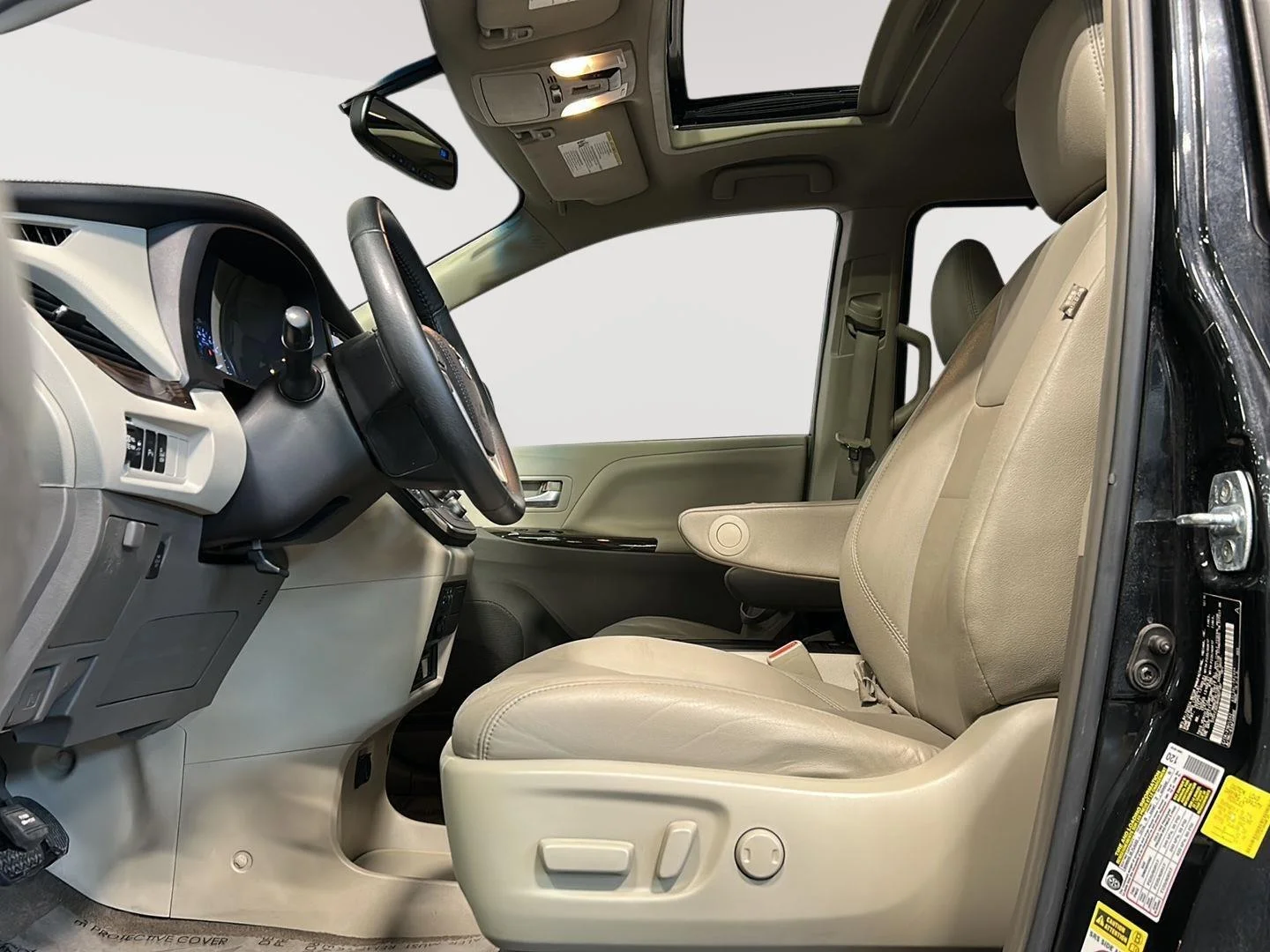 Used 2017 Midnight Black Metallic Toyota XLE Premium image 6