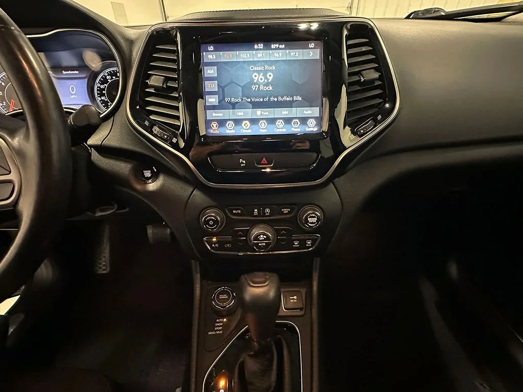 Used 2020 Gray Jeep Limited image 34