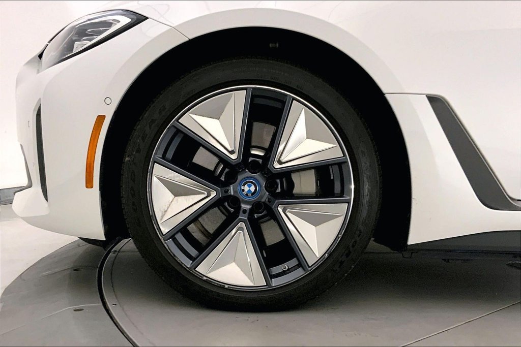 Certified Used 2024 Mineral White Metallic BMW  image 8
