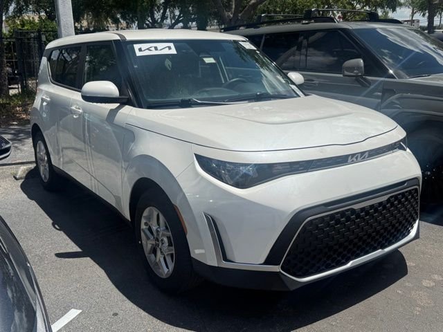 Certified Used 2025 White Kia LX image 10