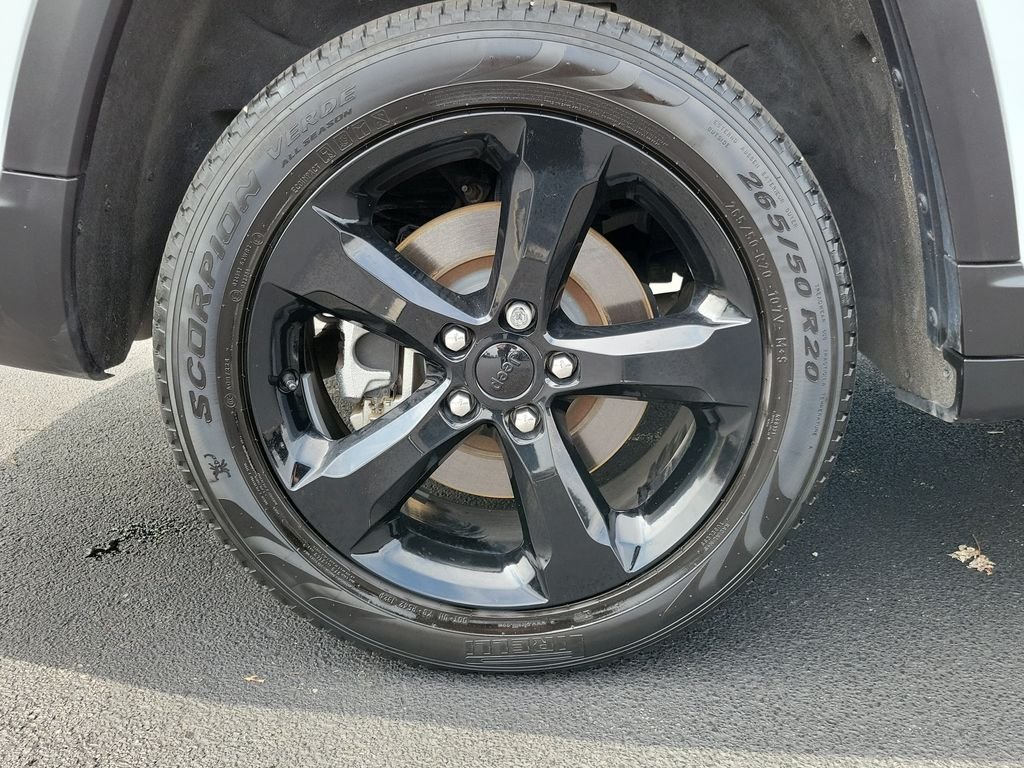 Used 2024 White Jeep Limited image 5