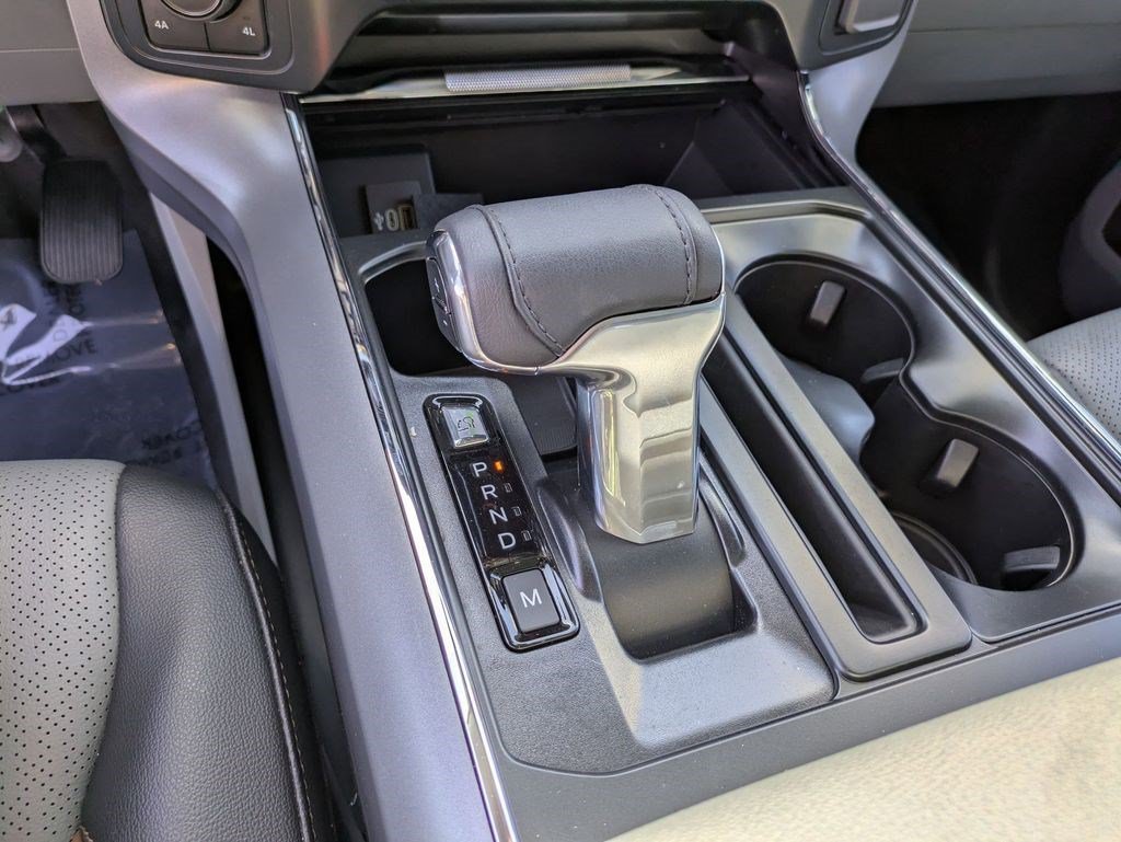 Used 2025 Gray Metallic Ford LARIAT image 25