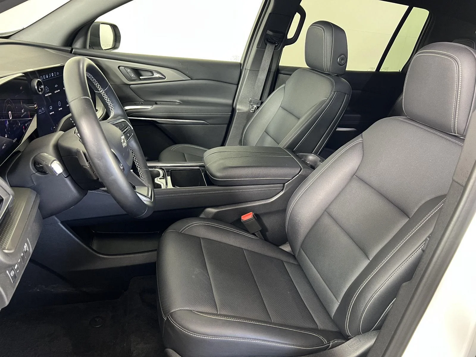 Used 2025 Summit White Chevrolet AWD LT image 4
