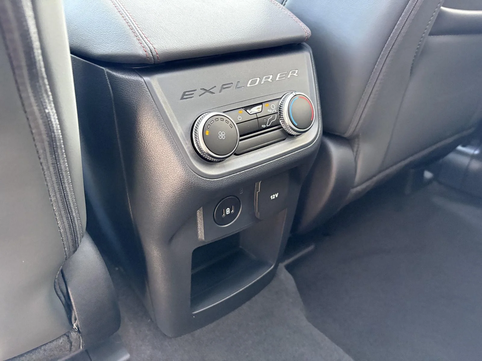 2026 Ford Explorer Active - Photo 18