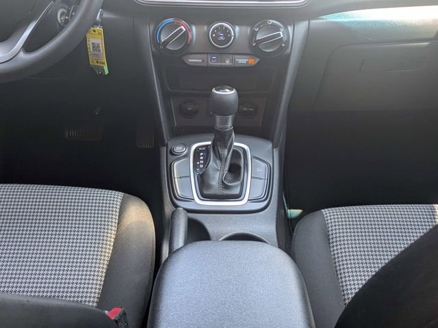 Used 2019 White Hyundai SE image 18