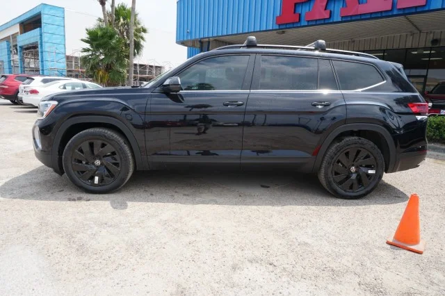 2024 Volkswagen Atlas SE w/Tech - Photo 10