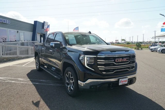 Used 2023 Onyx Black GMC SLT image 3