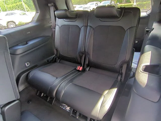 New 2026 Bright White Clear-Coat Exterior Paint Jeep Laredo image 33