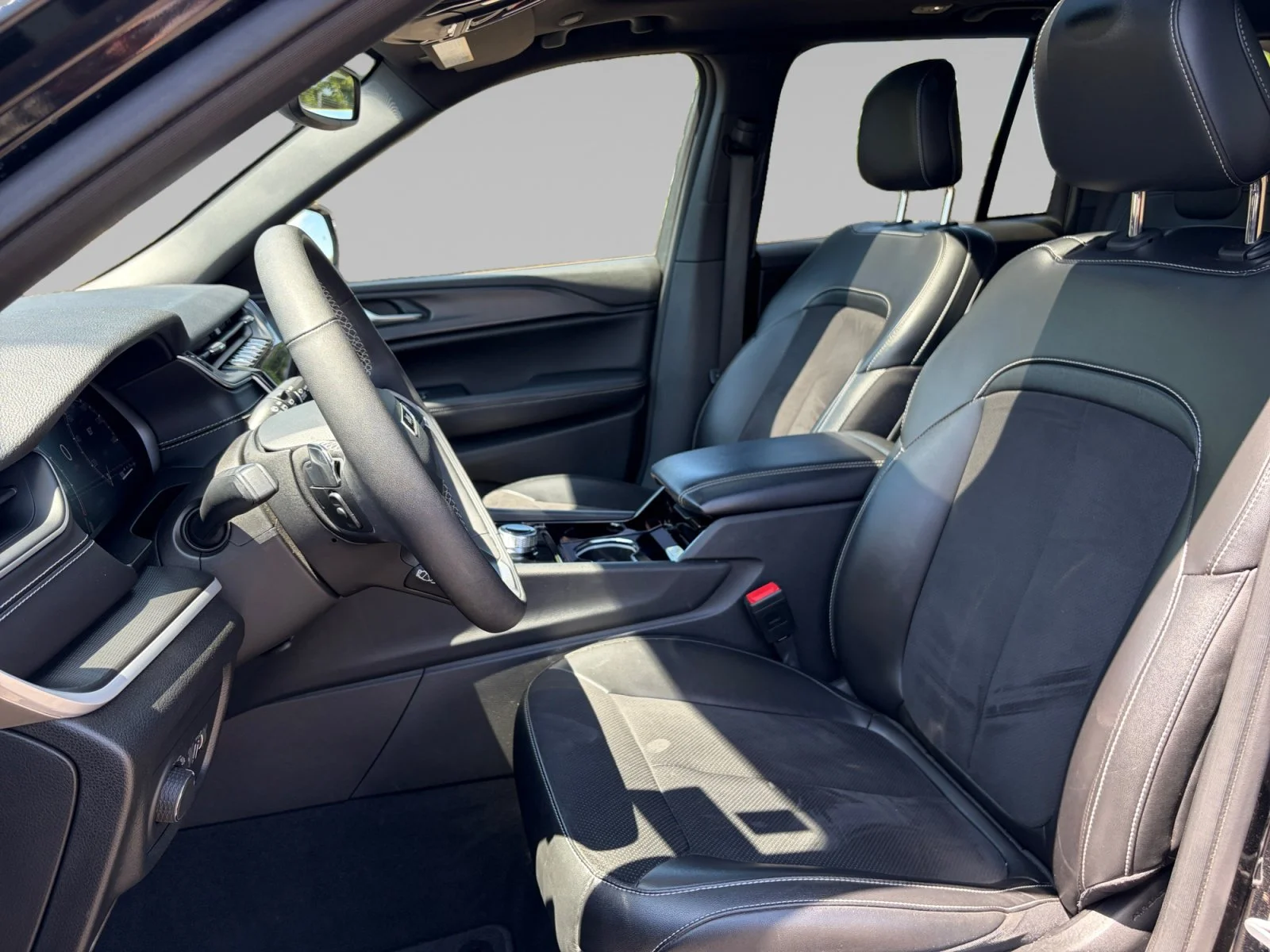 Used 2023 Black Jeep Altitude X image 10