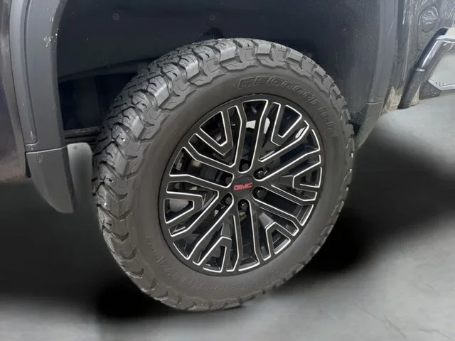 Used 2023 Silver GMC Denali image 23