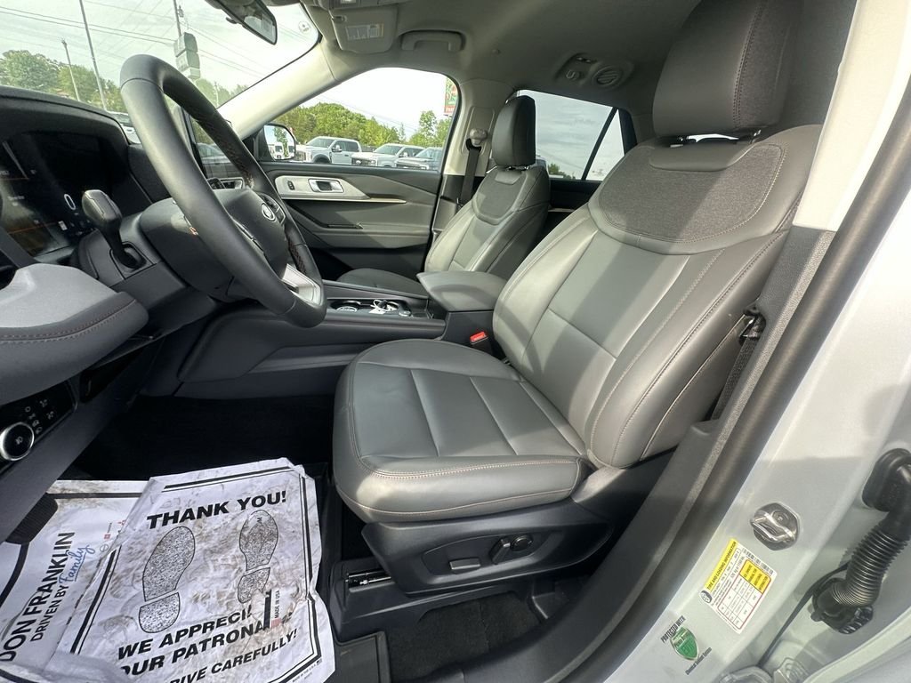 New 2026 Space White Metallic Ford Active image 15