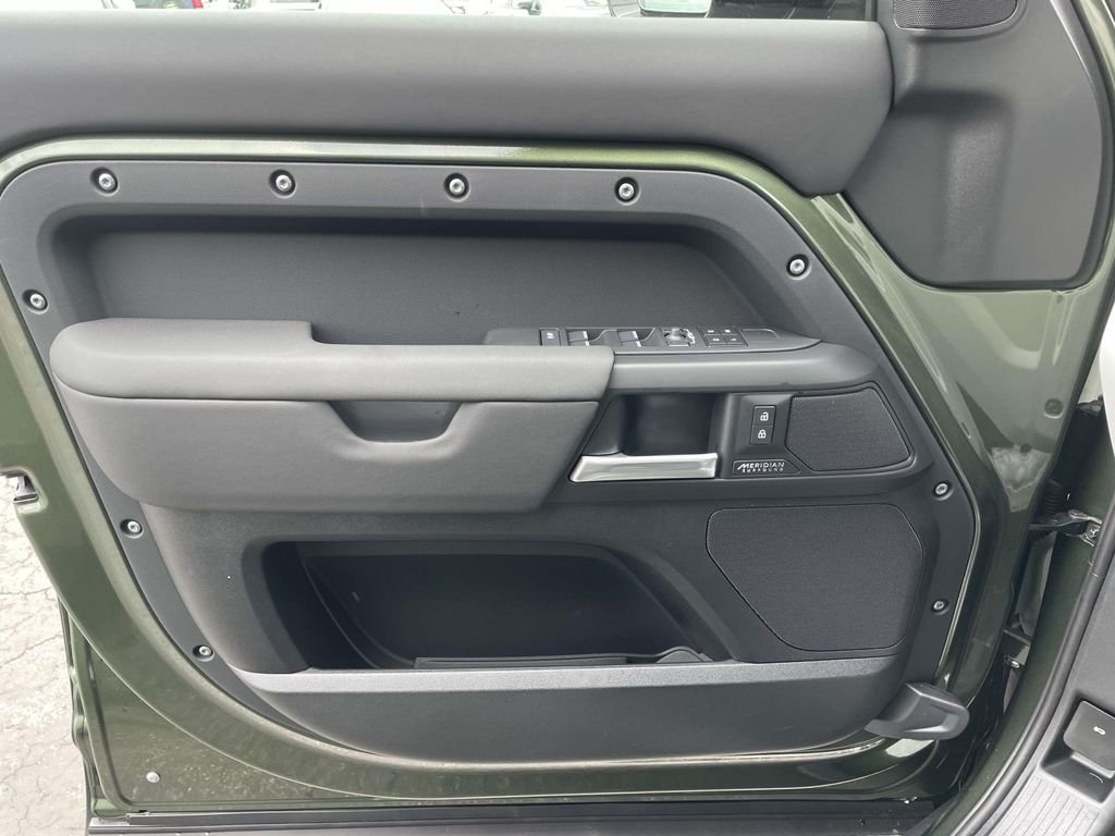 New 2026 Woolstone Green Land Rover X-Dynamic SE image 30