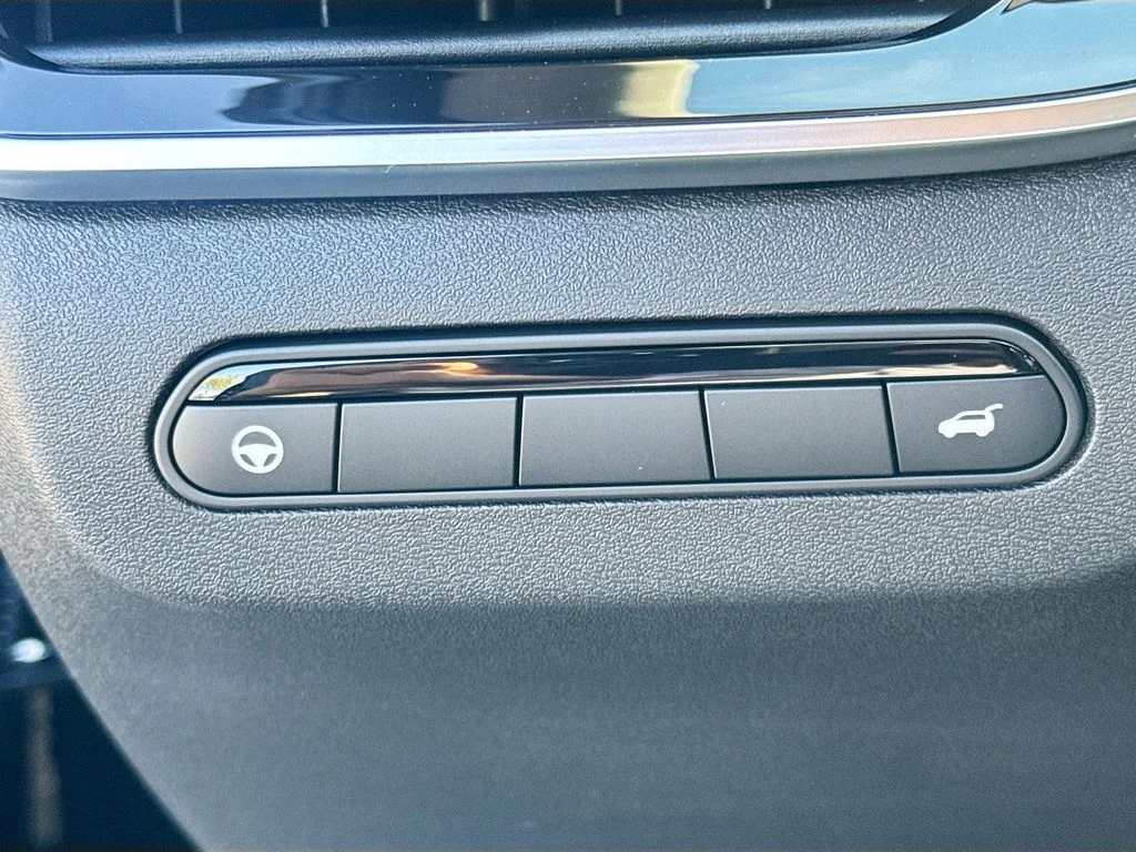 New 2027 MINERAL BLACK INFINITI Luxe FWD image 10