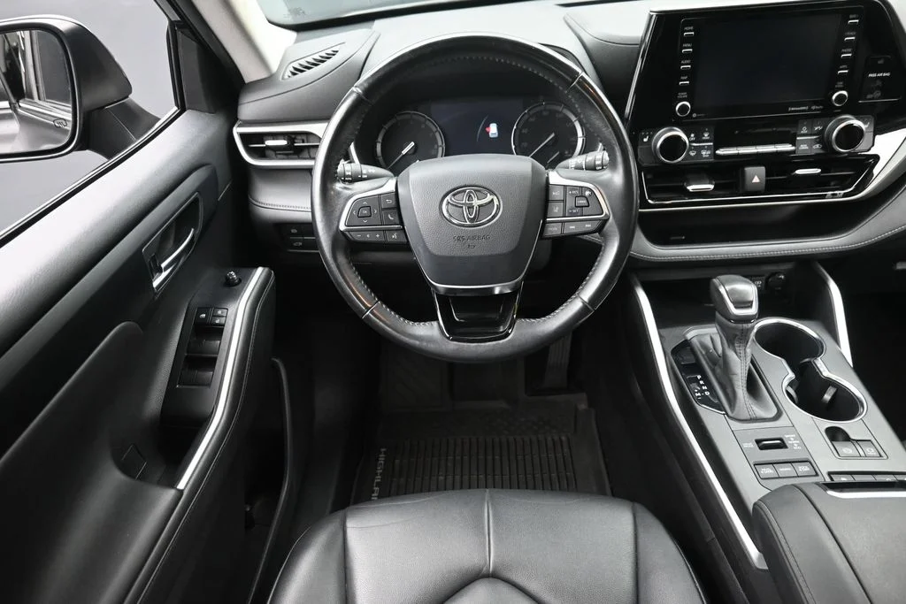Certified Used 2020 Black Toyota XLE image 16