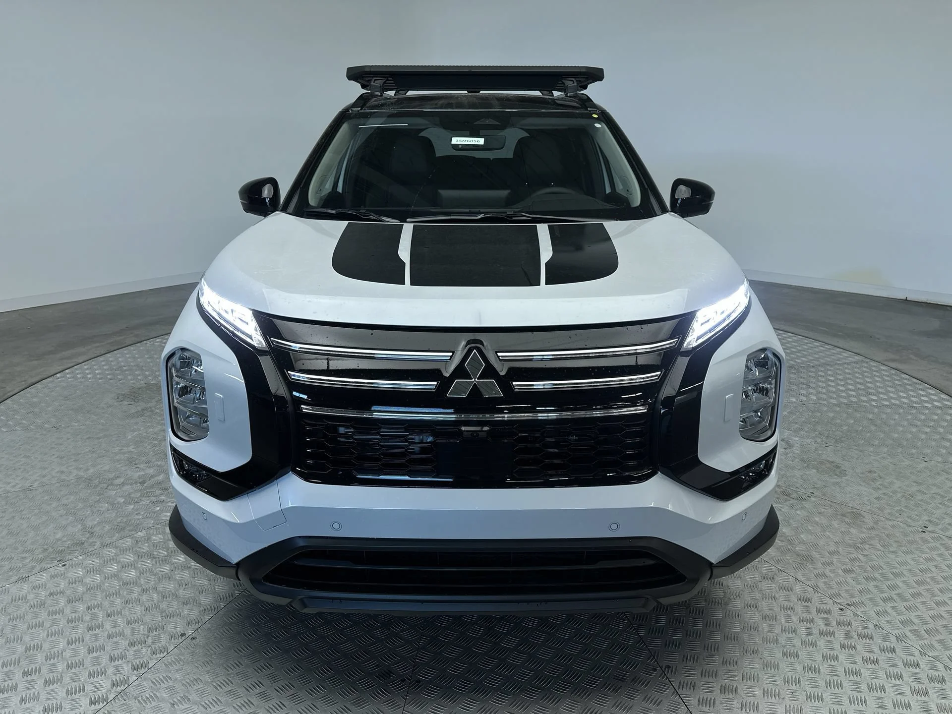 New 2026 White Diamond/Black Roof Mitsubishi Trail Edition image 30