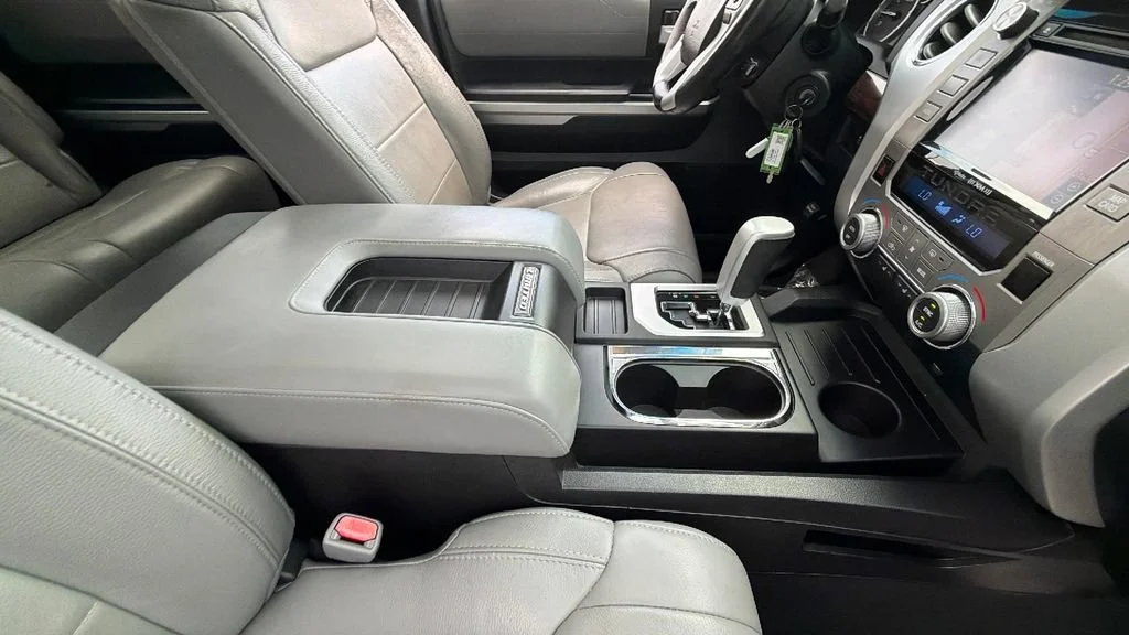 Used 2014  Toyota LTD image 35