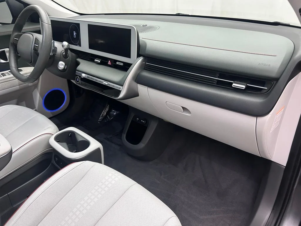 Used 2023 Gray Hyundai SEL image 18