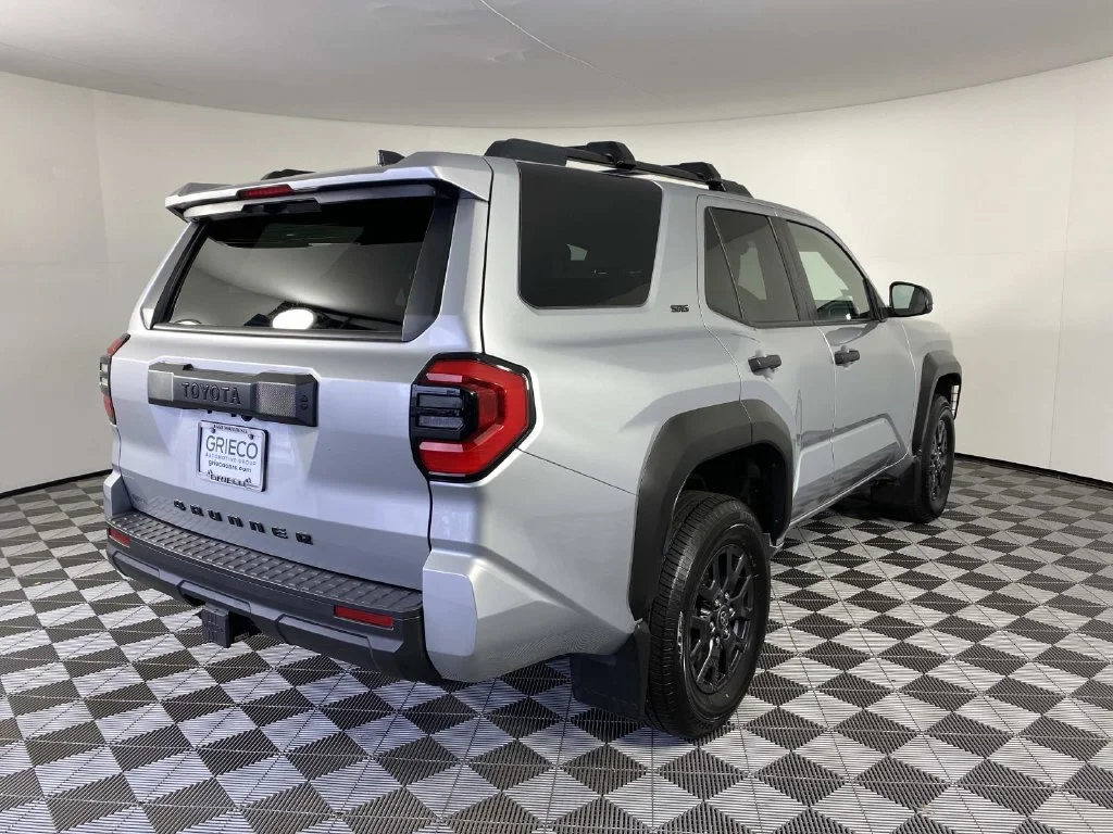 Used 2025 Cutting Edge Toyota SR5 image 9