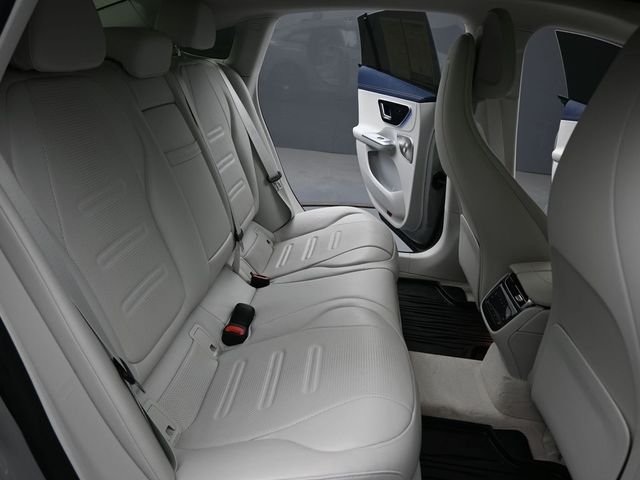 Used 2024  Mercedes-Benz Base image 24