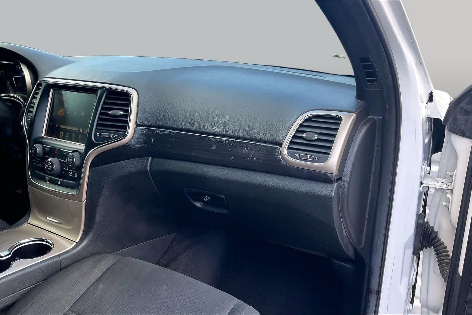 Used 2014 Bright White Clearcoat Jeep Laredo image 15