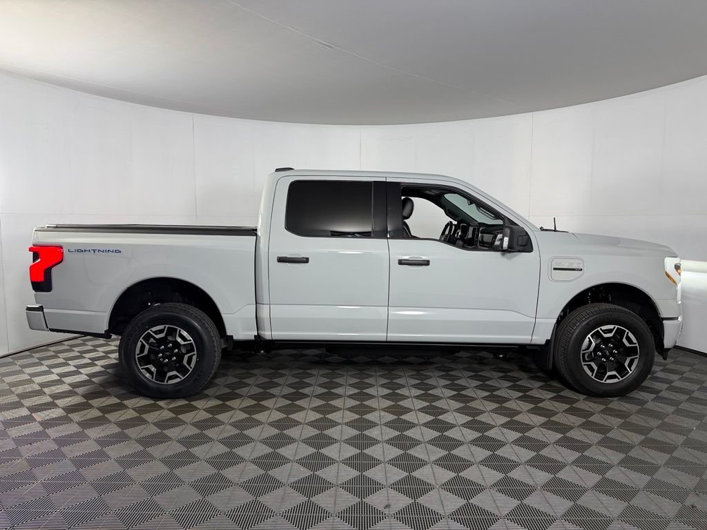 Used 2023 White Ford XLT image 5